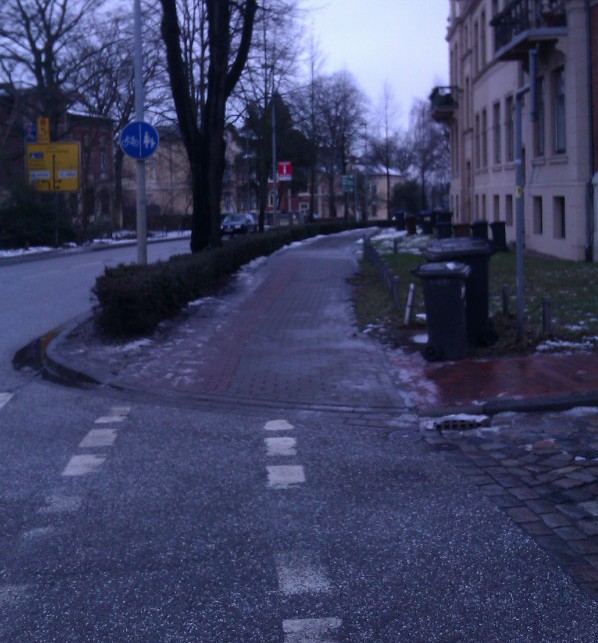 Benutzungspflichtiger Radweg in Richtung Mecklenburger Straße